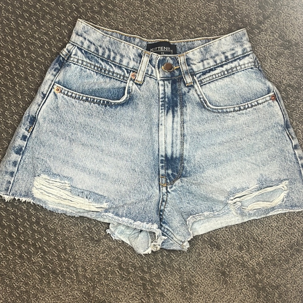 Kittenish jean short